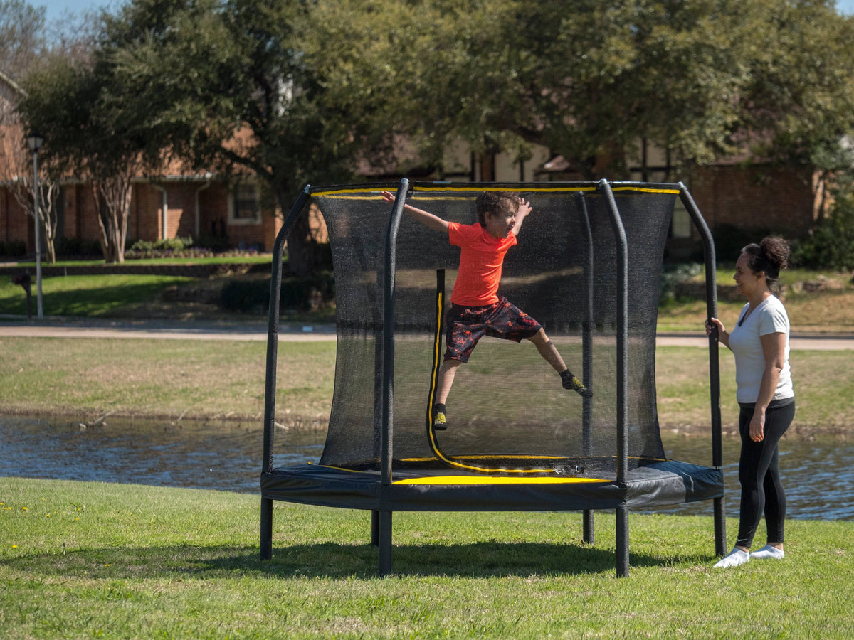 7.5-Foot Trampoline with Enclosure N888
