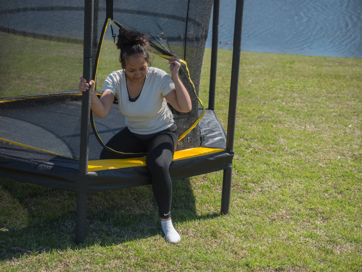 7.5-Foot Trampoline with Enclosure N888