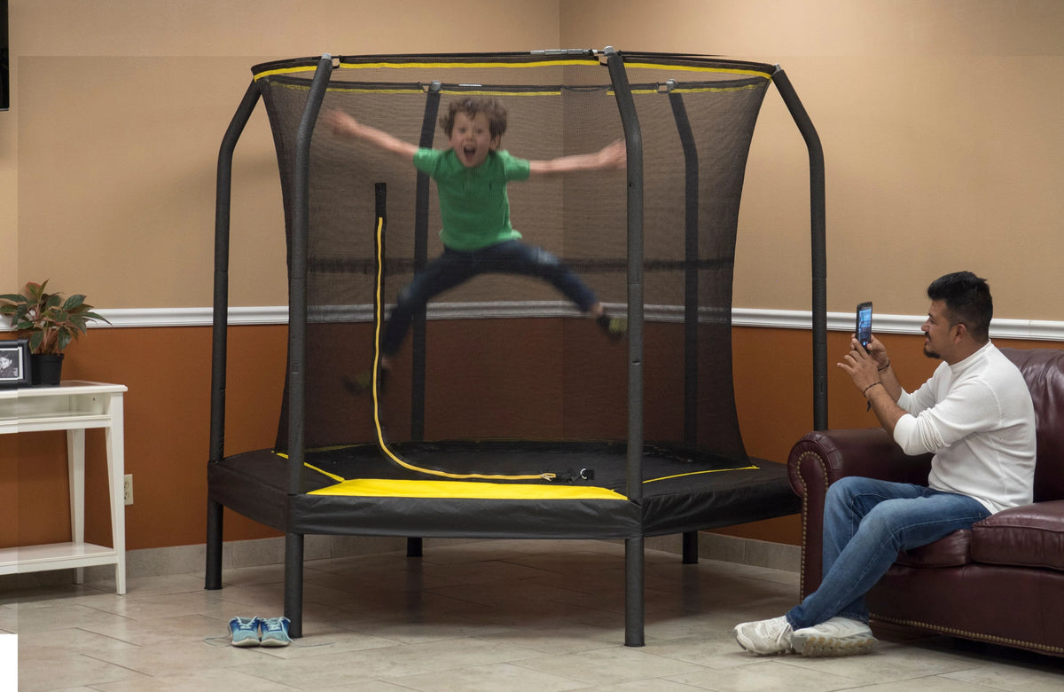 7.5-Foot Trampoline with Enclosure N888
