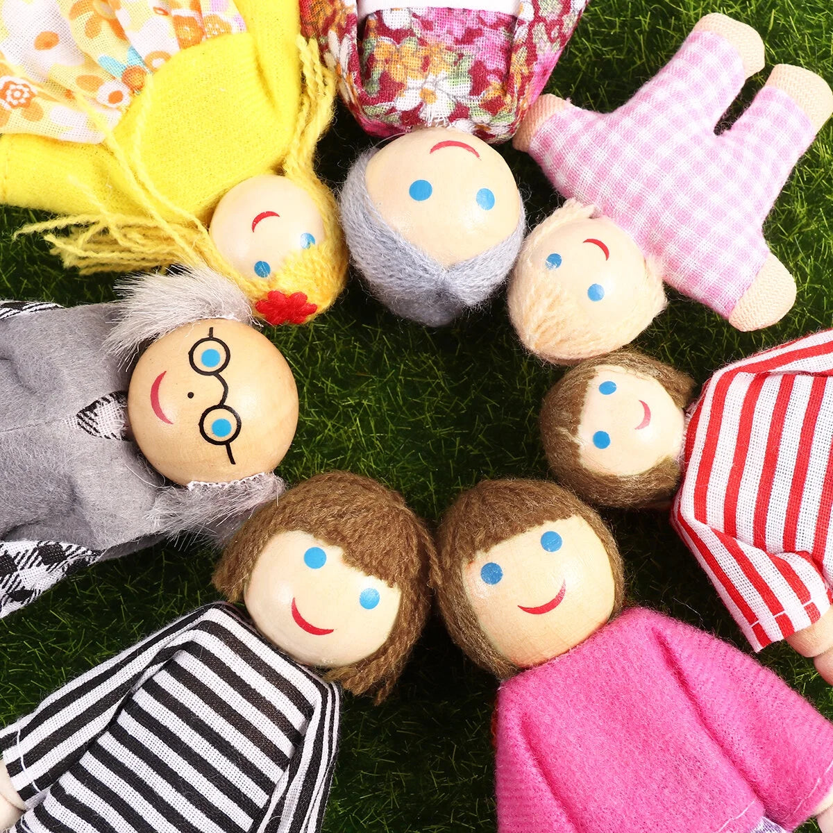 Wooden Dolls Playset Set of 7 People F220